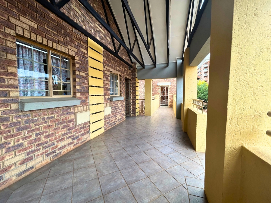 2 Bedroom Property for Sale in Die Hoewes Gauteng