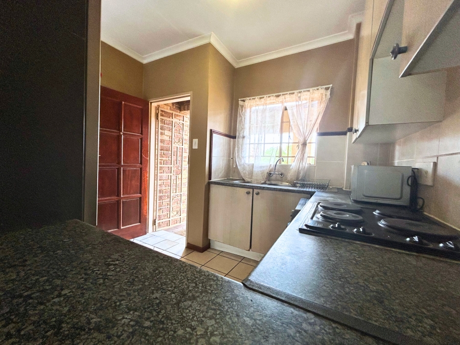 2 Bedroom Property for Sale in Die Hoewes Gauteng