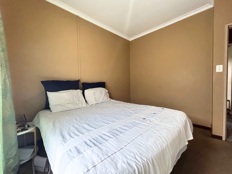 2 Bedroom Property for Sale in Die Hoewes Gauteng