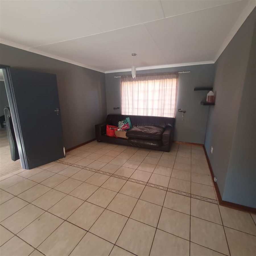 To Let 3 Bedroom Property for Rent in Dorandia Gauteng