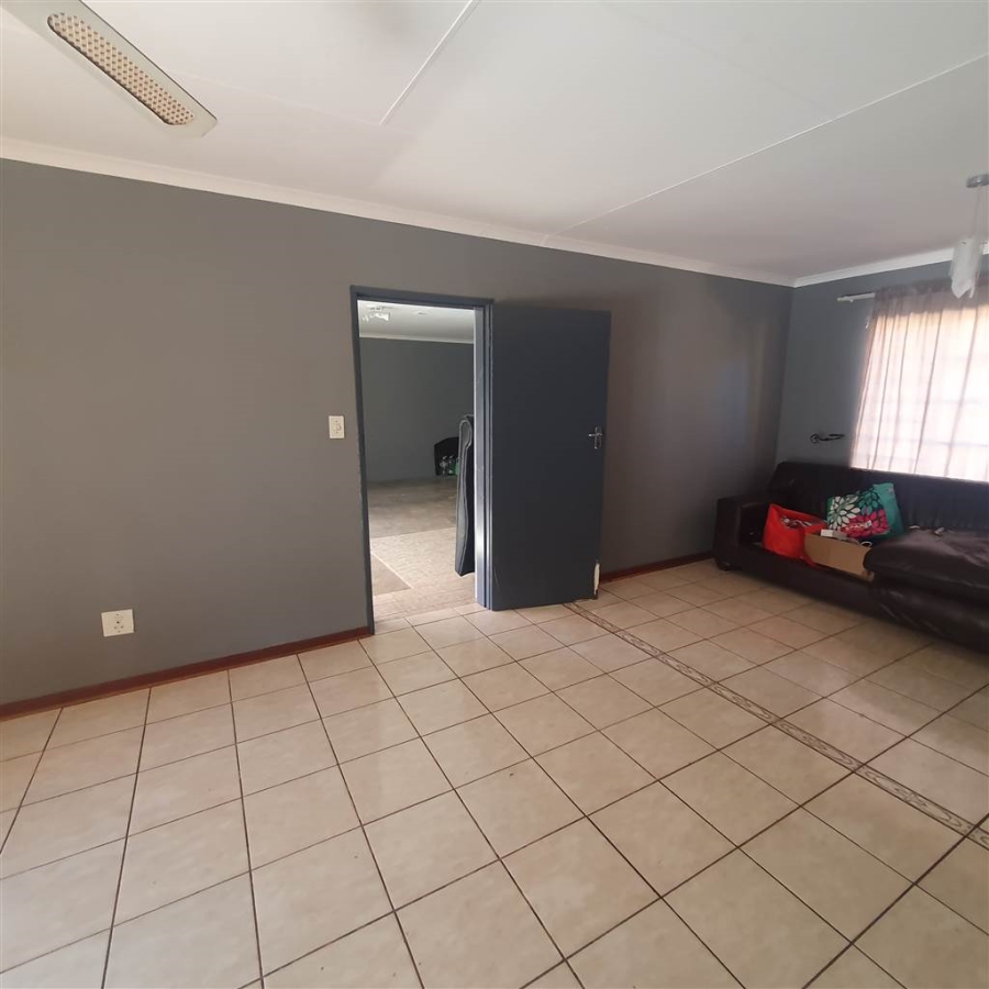 To Let 3 Bedroom Property for Rent in Dorandia Gauteng