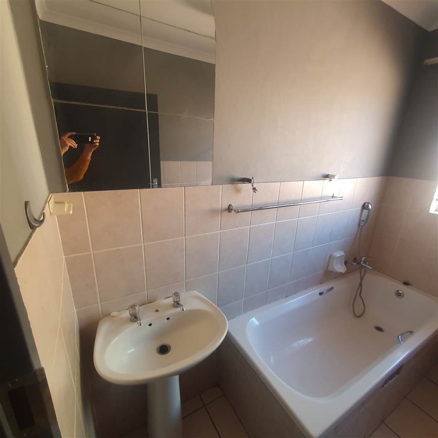 To Let 3 Bedroom Property for Rent in Dorandia Gauteng