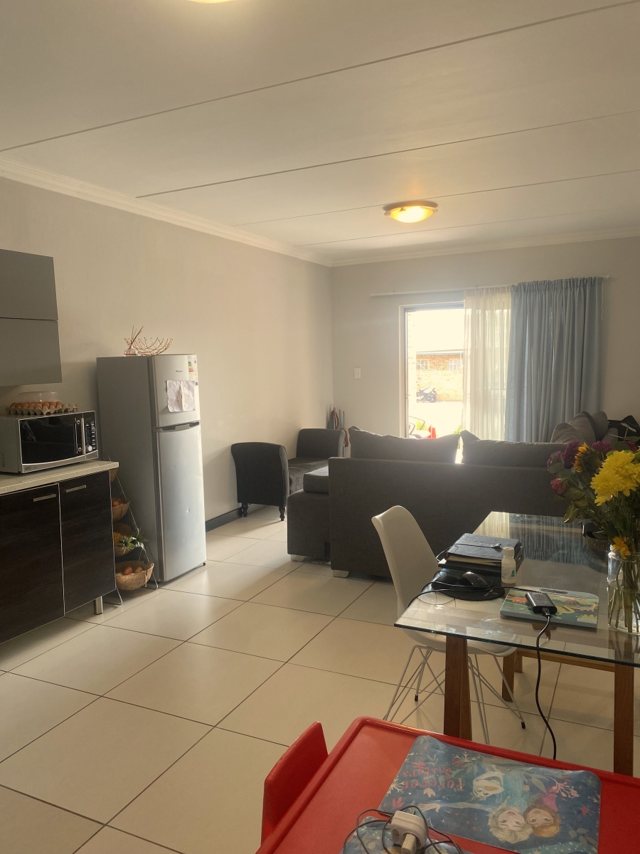 2 Bedroom Property for Sale in Rooihuiskraal North Gauteng