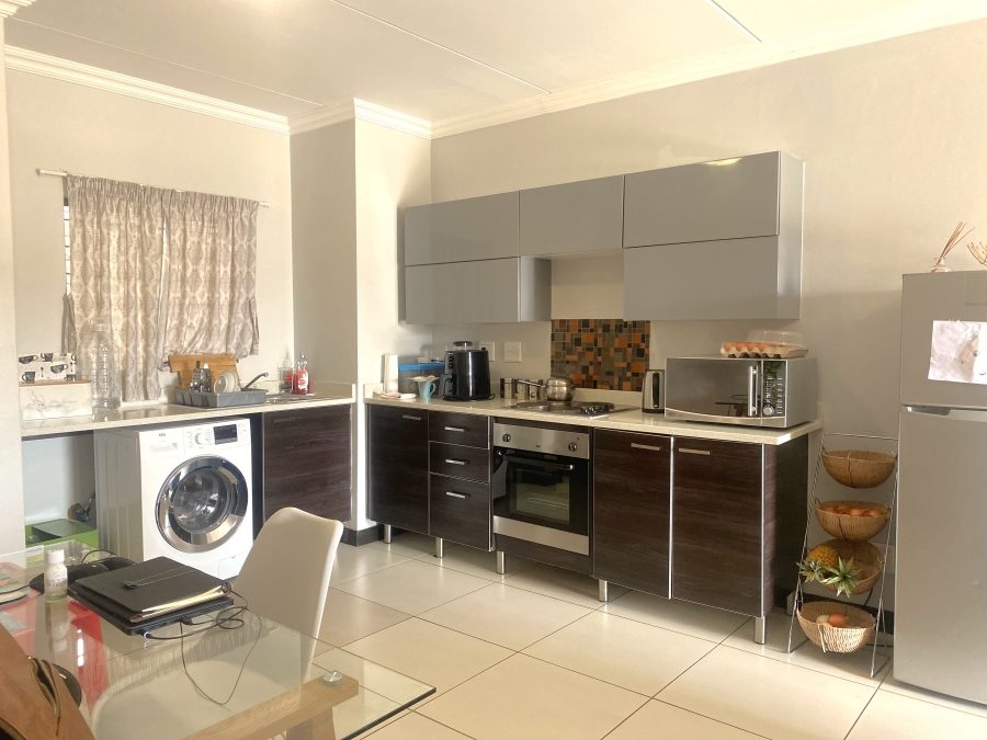 2 Bedroom Property for Sale in Rooihuiskraal North Gauteng