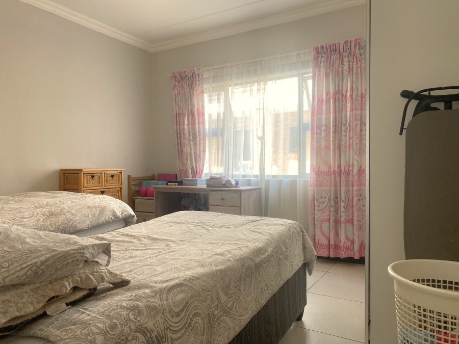 2 Bedroom Property for Sale in Rooihuiskraal North Gauteng