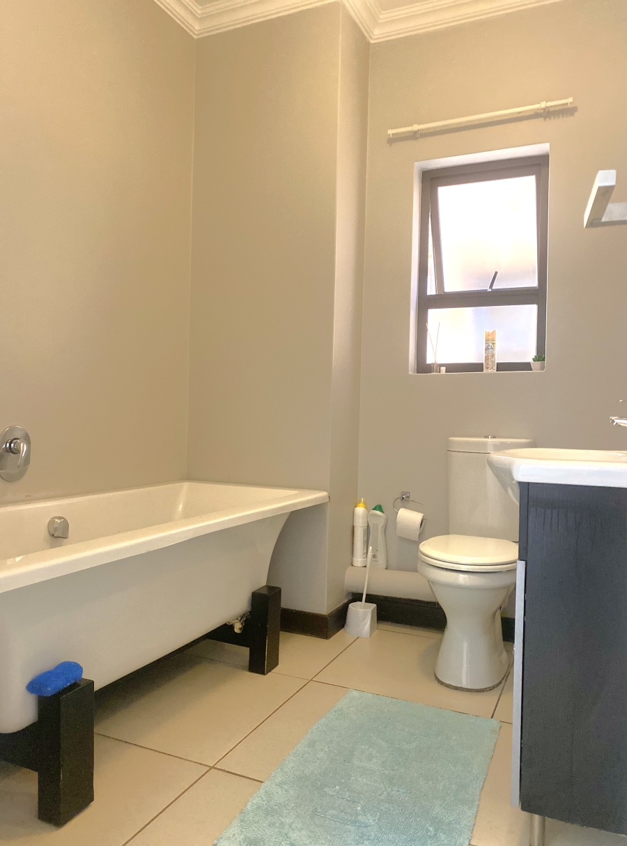 2 Bedroom Property for Sale in Rooihuiskraal North Gauteng