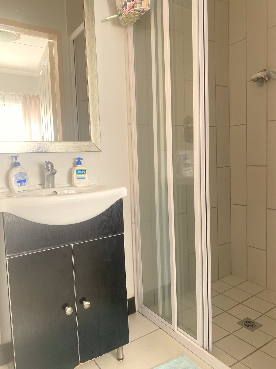 2 Bedroom Property for Sale in Rooihuiskraal North Gauteng