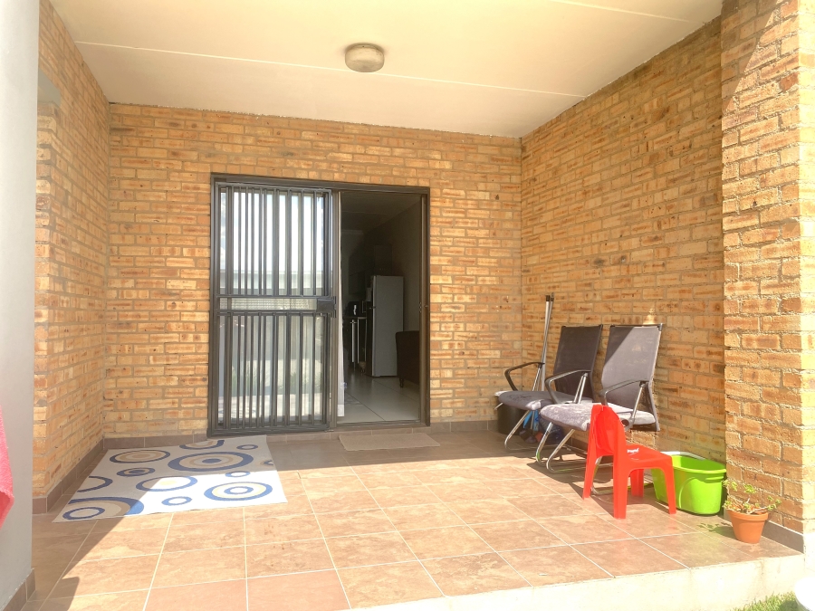 2 Bedroom Property for Sale in Rooihuiskraal North Gauteng