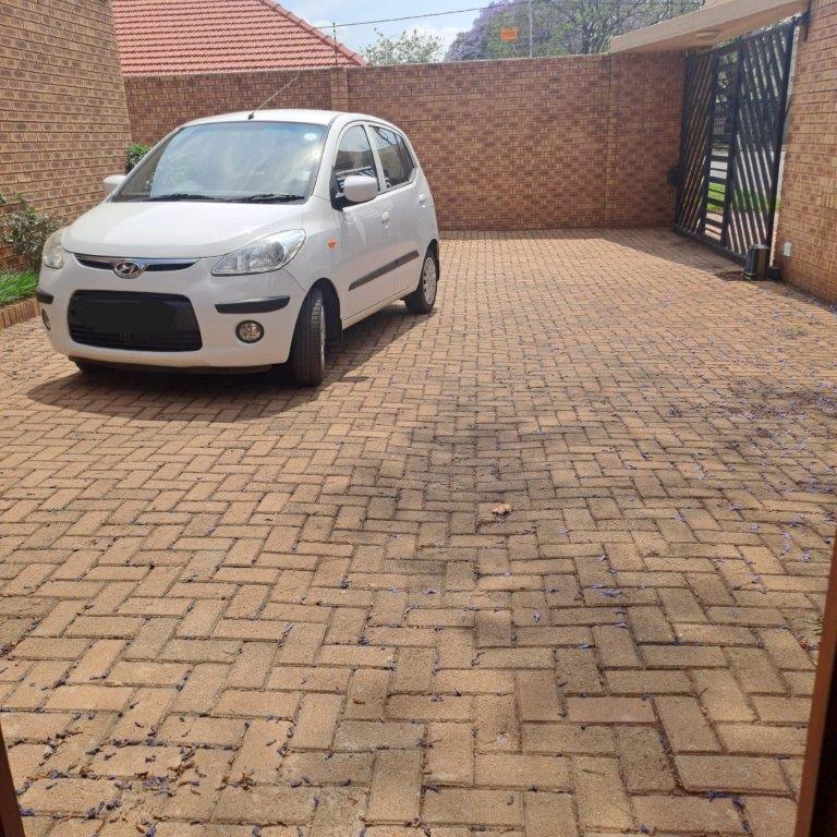 To Let 1 Bedroom Property for Rent in Highlands North Gauteng