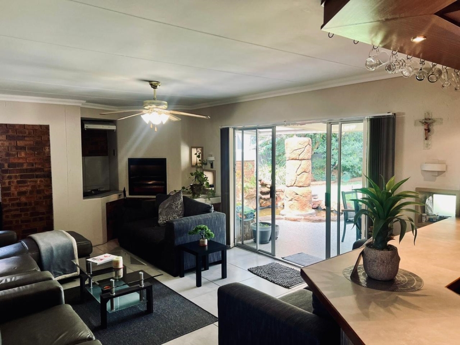 4 Bedroom Property for Sale in Sonneveld Gauteng