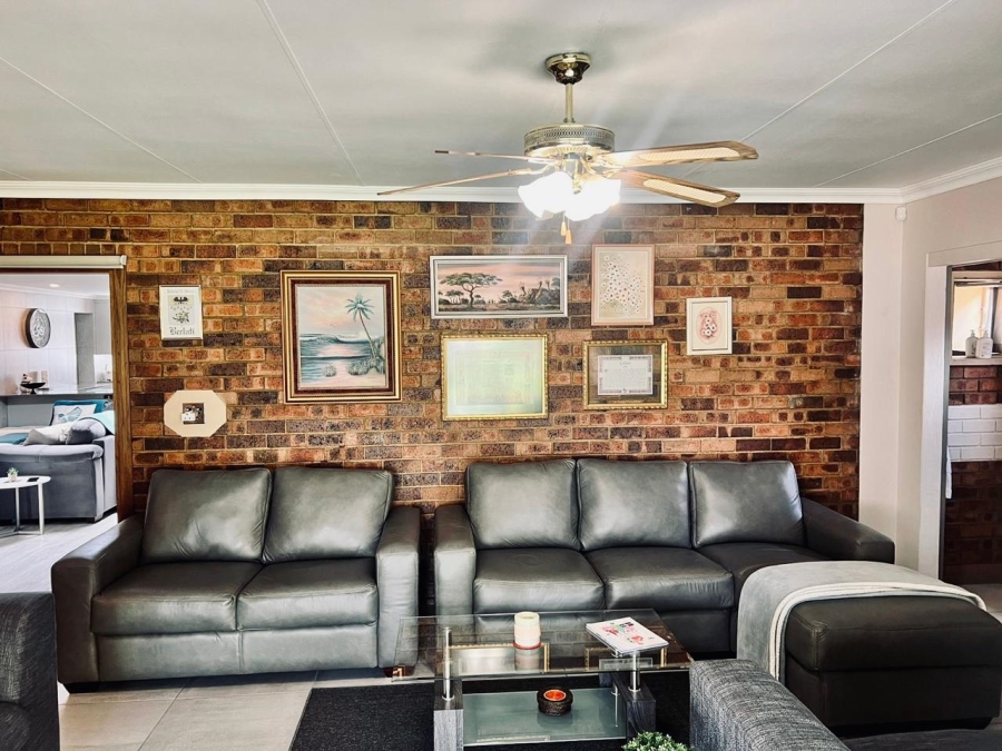 4 Bedroom Property for Sale in Sonneveld Gauteng