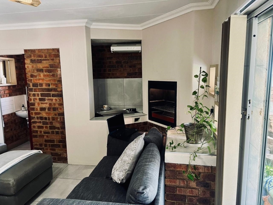 4 Bedroom Property for Sale in Sonneveld Gauteng