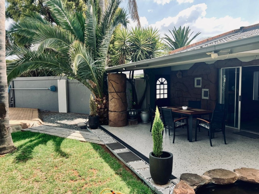 4 Bedroom Property for Sale in Sonneveld Gauteng