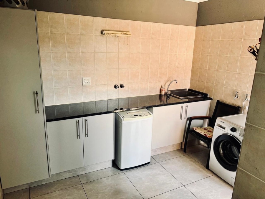 4 Bedroom Property for Sale in Sonneveld Gauteng