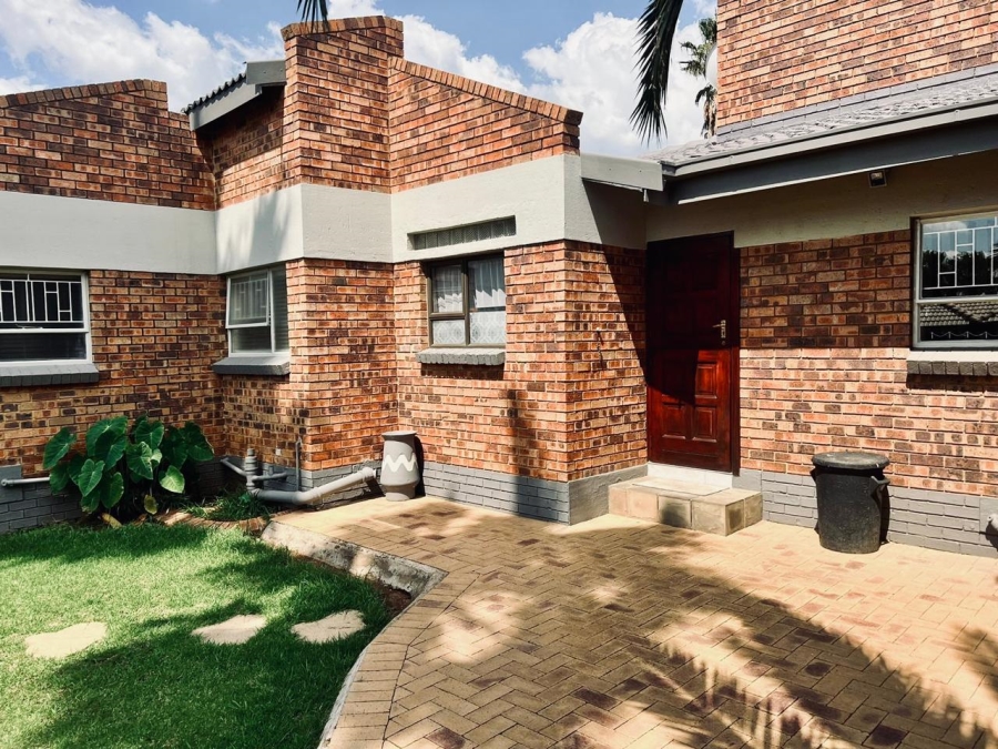 4 Bedroom Property for Sale in Sonneveld Gauteng