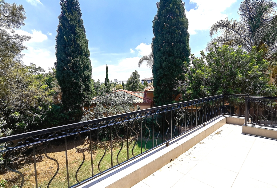 5 Bedroom Property for Sale in Blue Valley Golf Estate Gauteng