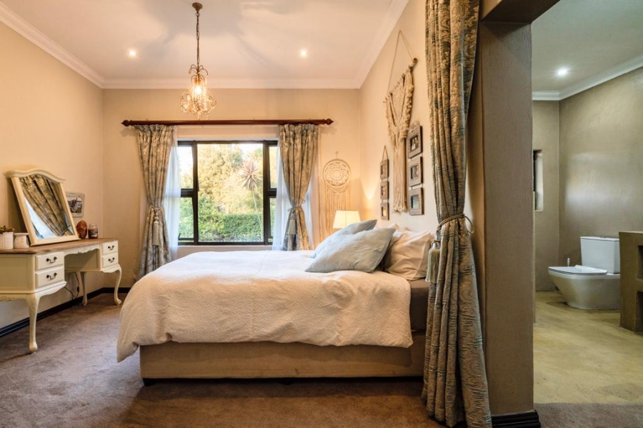 5 Bedroom Property for Sale in Blue Valley Golf Estate Gauteng