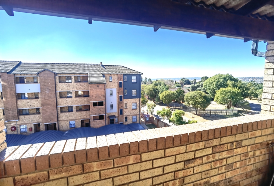 2 Bedroom Property for Sale in Heuweloord Gauteng