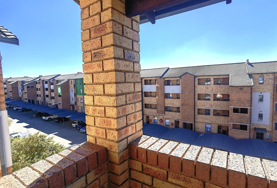 2 Bedroom Property for Sale in Heuweloord Gauteng