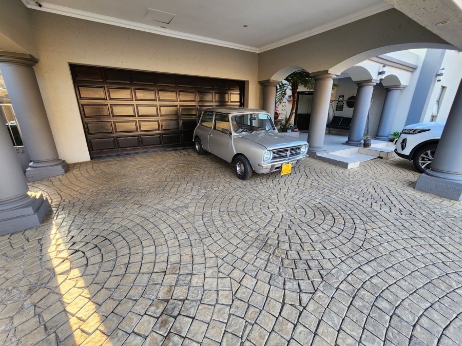 5 Bedroom Property for Sale in Beyers Park Gauteng