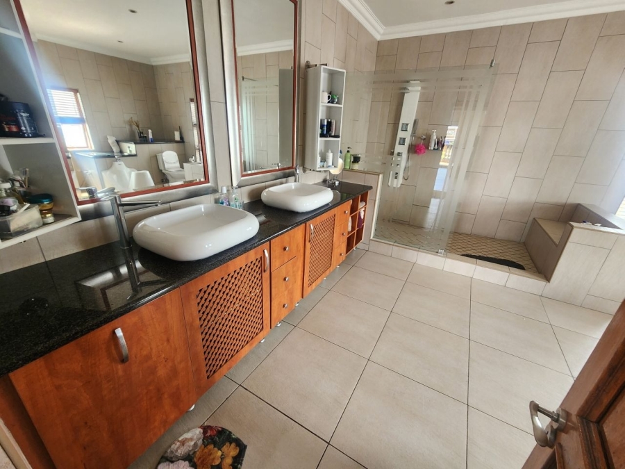 5 Bedroom Property for Sale in Beyers Park Gauteng