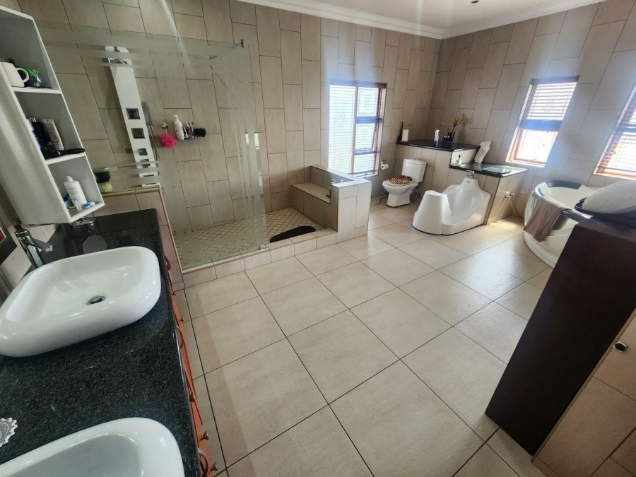 5 Bedroom Property for Sale in Beyers Park Gauteng