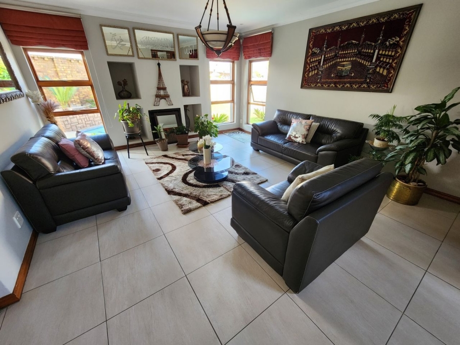 5 Bedroom Property for Sale in Beyers Park Gauteng