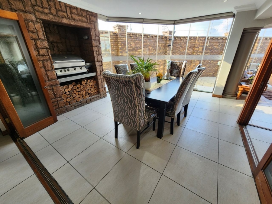 5 Bedroom Property for Sale in Beyers Park Gauteng