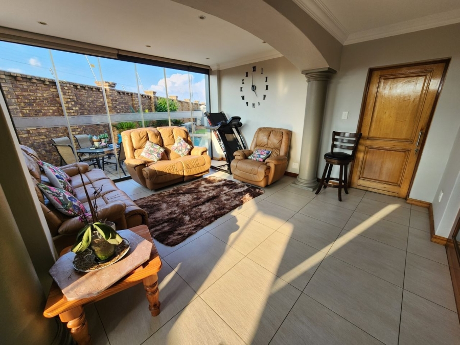 5 Bedroom Property for Sale in Beyers Park Gauteng