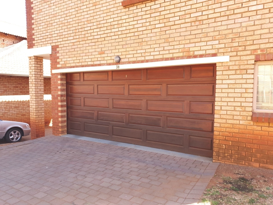 To Let 2 Bedroom Property for Rent in The Wilds Gauteng