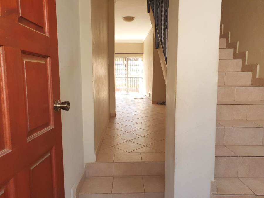 To Let 2 Bedroom Property for Rent in The Wilds Gauteng