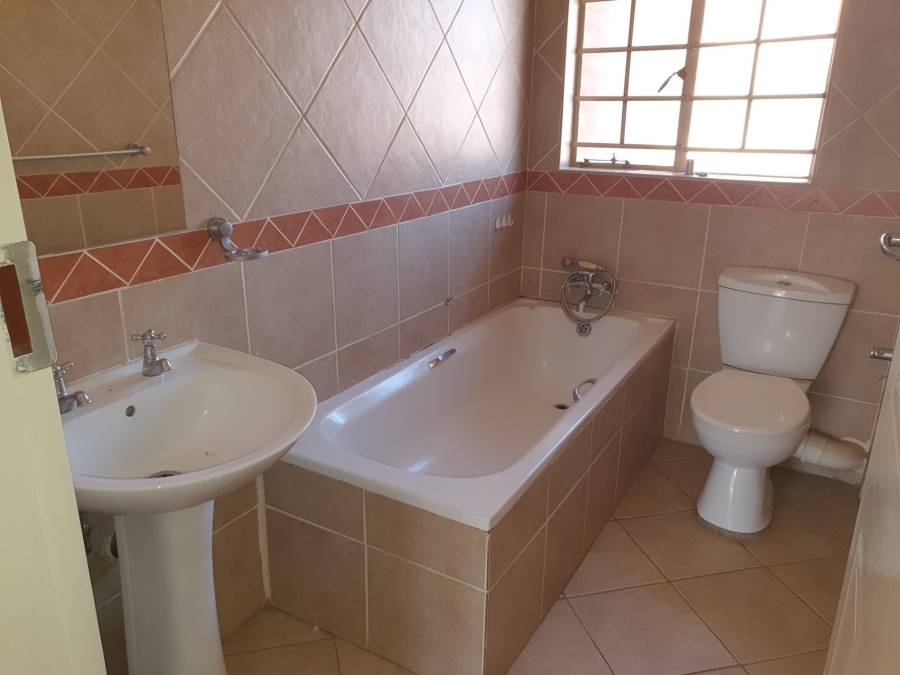 To Let 2 Bedroom Property for Rent in The Wilds Gauteng