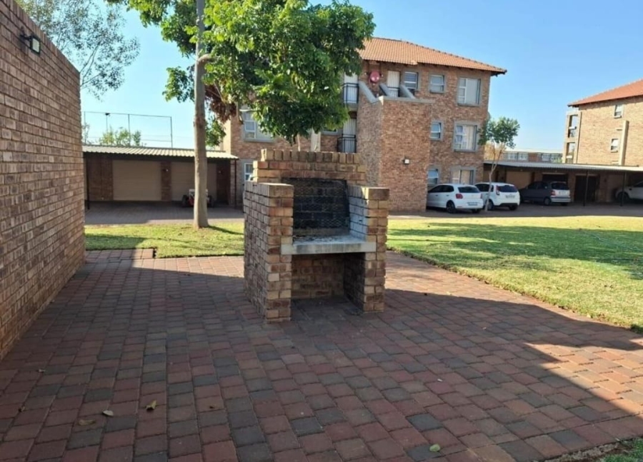 2 Bedroom Property for Sale in Montana Gauteng