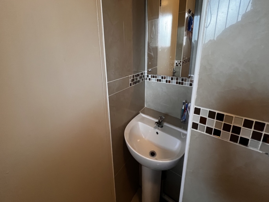 1 Bedroom Property for Sale in Bryanston Gauteng