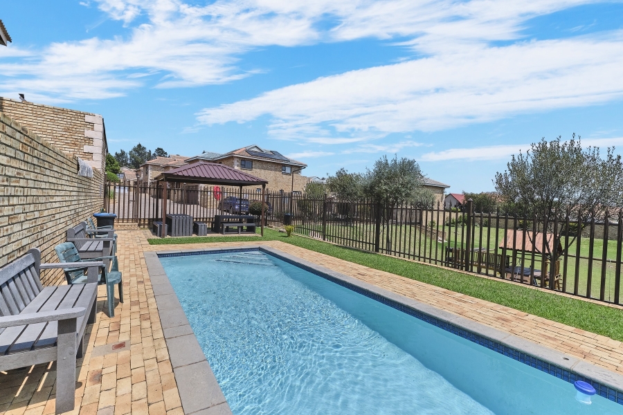 4 Bedroom Property for Sale in Honeydew Manor Gauteng