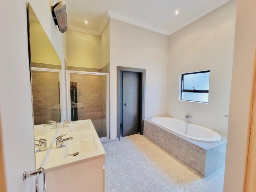 To Let 4 Bedroom Property for Rent in Bryanston Gauteng