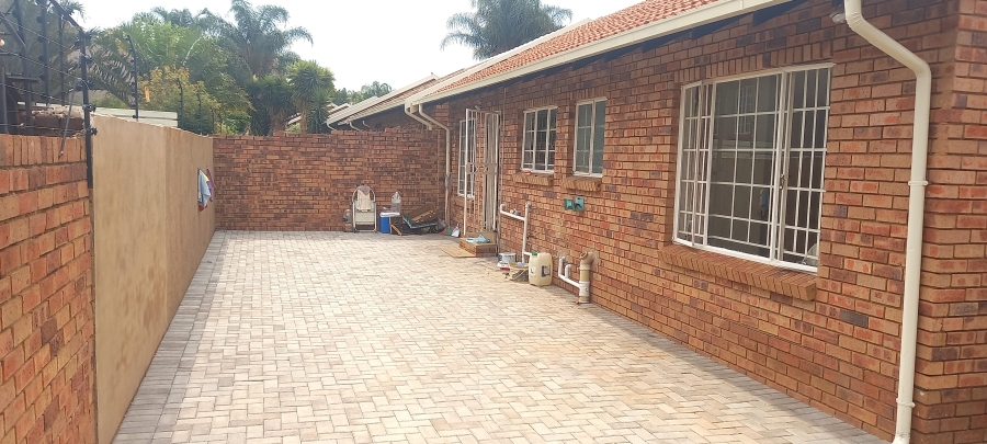 3 Bedroom Property for Sale in Faerie Glen Gauteng