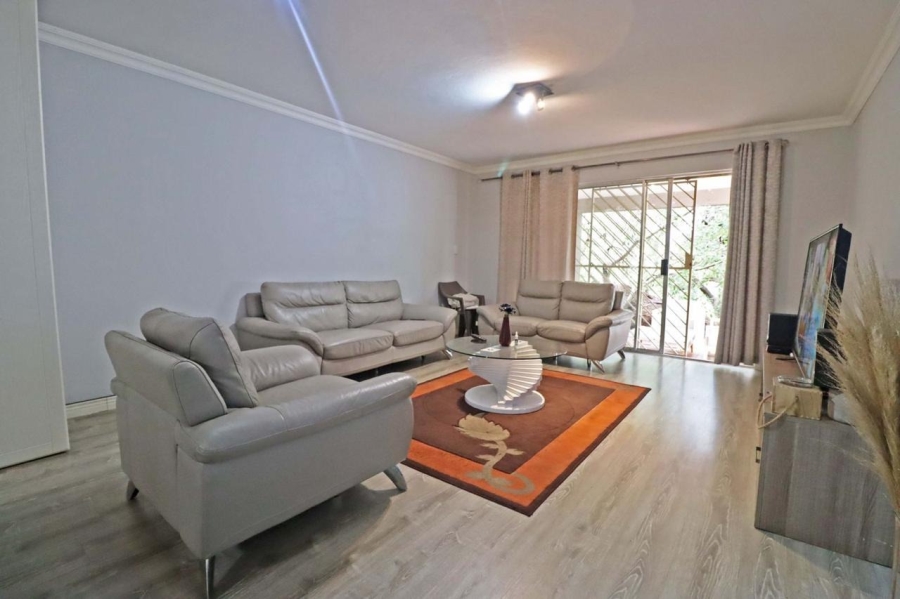 To Let 2 Bedroom Property for Rent in Bryanston Gauteng