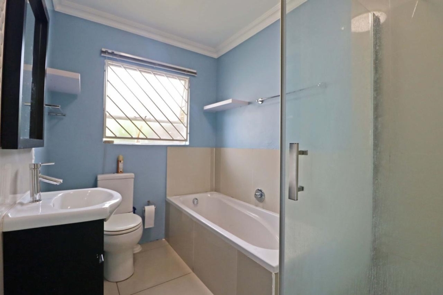 To Let 2 Bedroom Property for Rent in Bryanston Gauteng