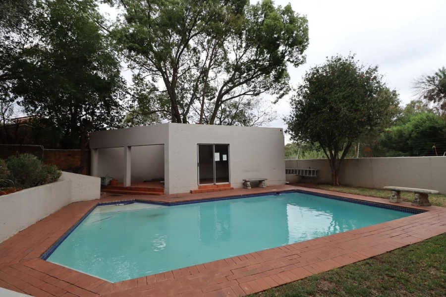 To Let 2 Bedroom Property for Rent in Bryanston Gauteng