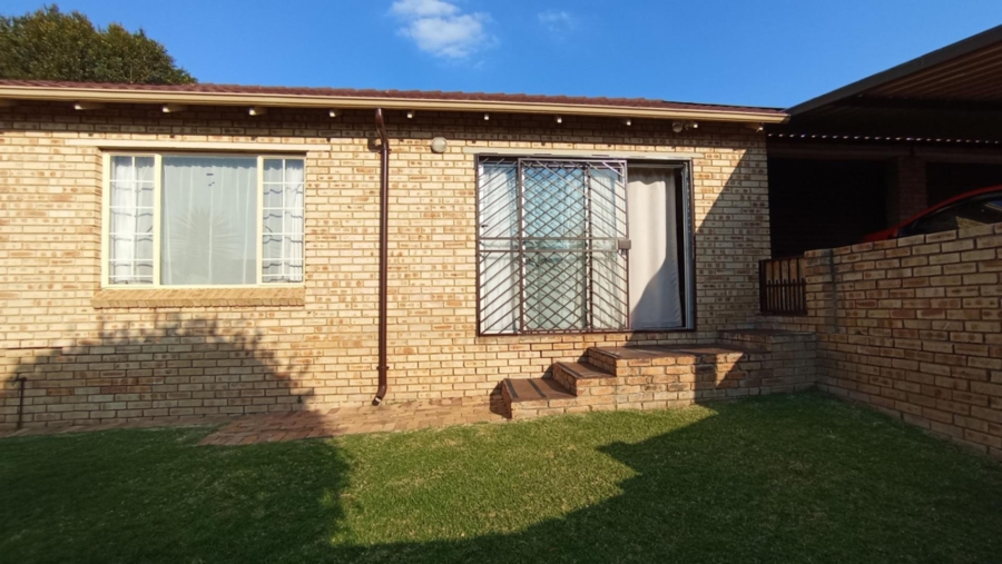 2 Bedroom Property for Sale in Honeydew Gauteng