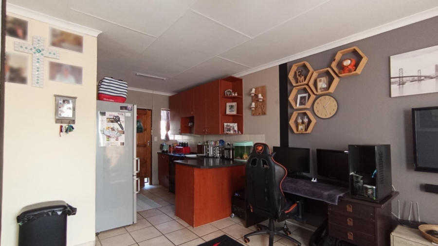 2 Bedroom Property for Sale in Honeydew Gauteng