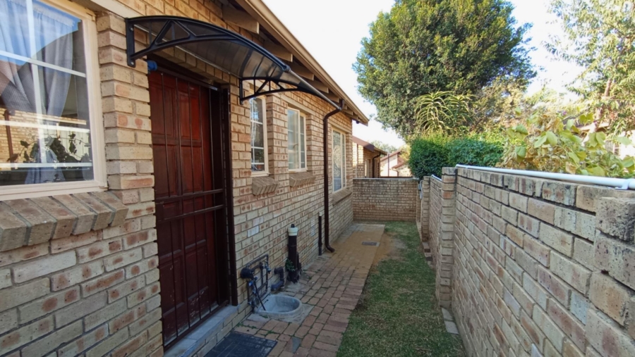 2 Bedroom Property for Sale in Honeydew Gauteng