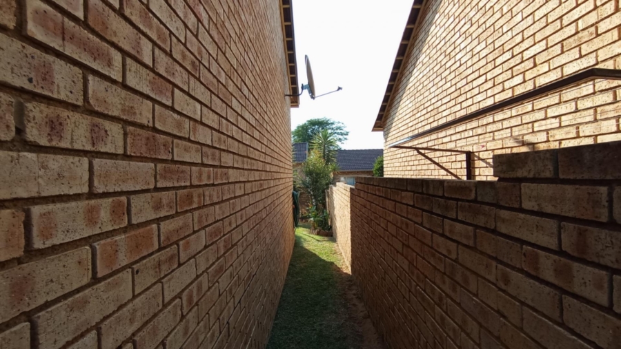 2 Bedroom Property for Sale in Honeydew Gauteng