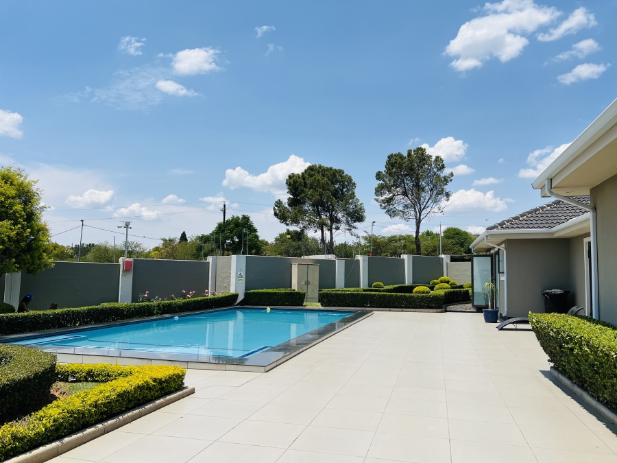 2 Bedroom Property for Sale in Broadacres Gauteng