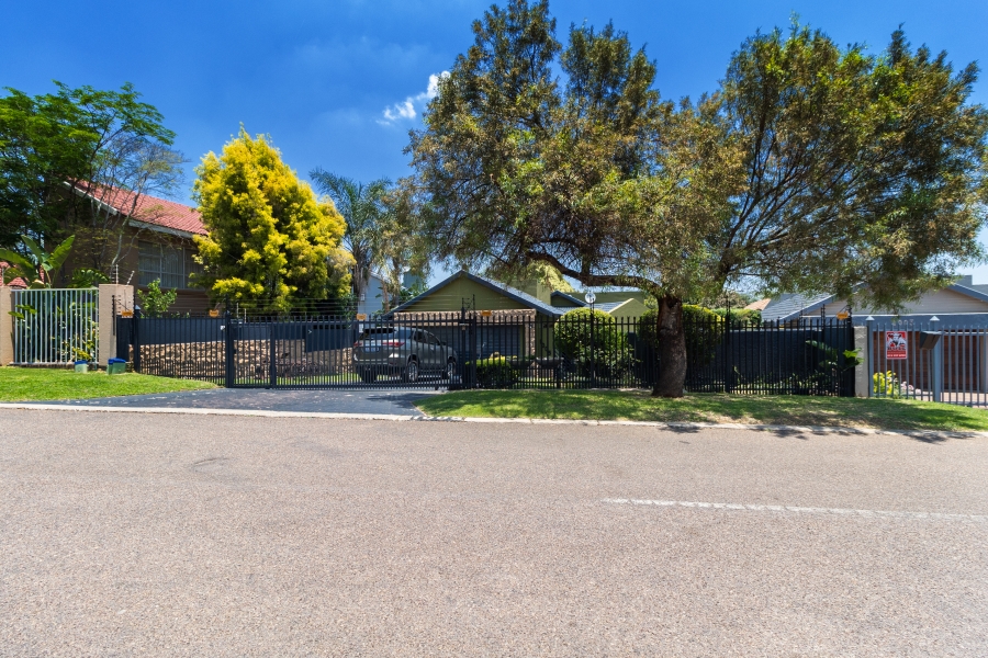 3 Bedroom Property for Sale in Faerie Glen Gauteng