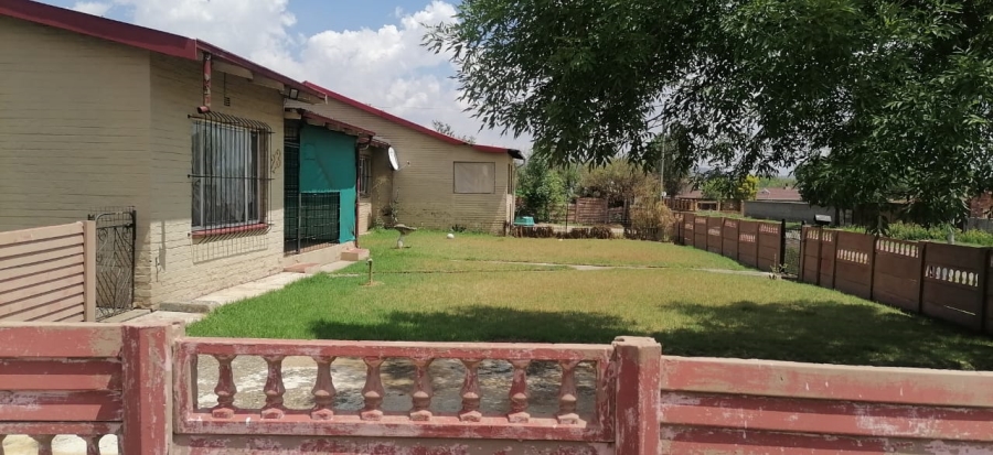 5 Bedroom Property for Sale in Rensburg Gauteng