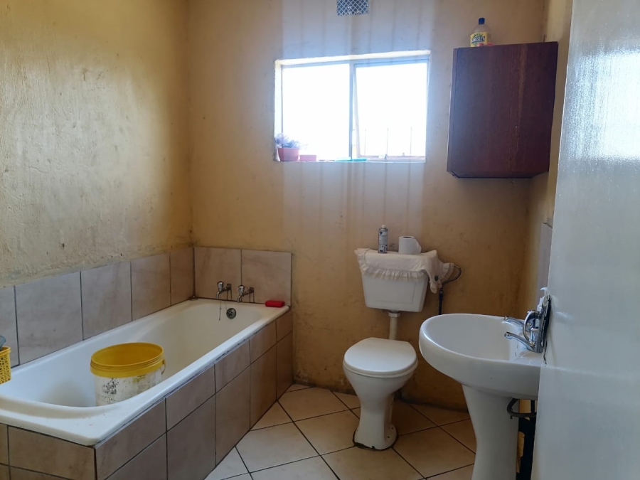 5 Bedroom Property for Sale in Rensburg Gauteng