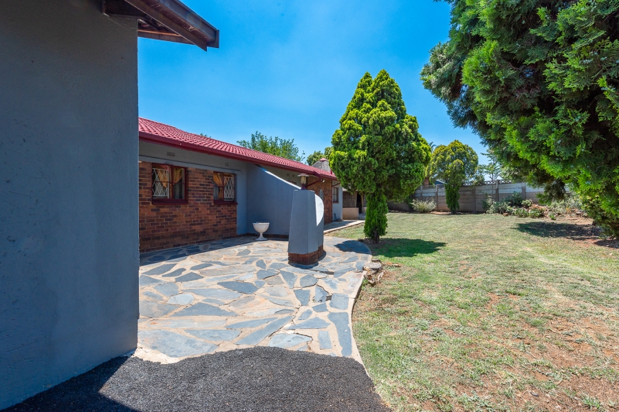 3 Bedroom Property for Sale in Brackendowns Gauteng