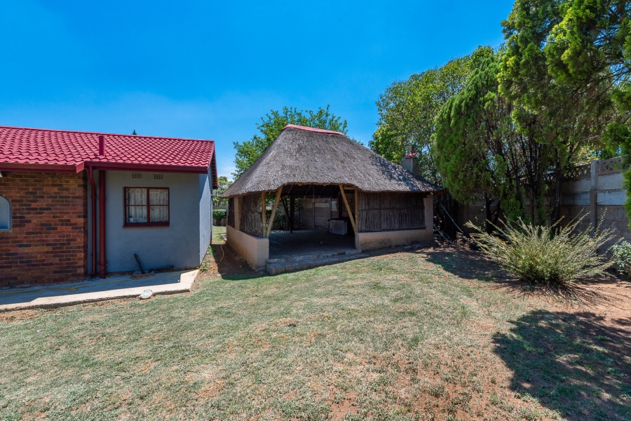 3 Bedroom Property for Sale in Brackendowns Gauteng